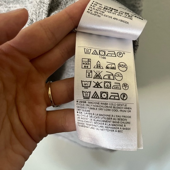 Banana Republic Drapey Pocket Scoop Neck in Heather Gray Women’s Size S - Picture 9 of 12